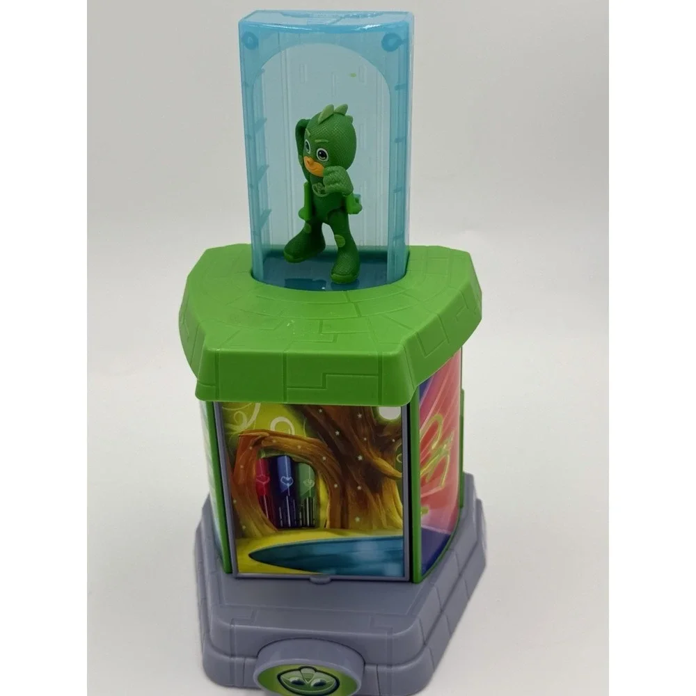 PJ Masks Gekko Transforming Playset Headquarters with Greg and Gekko Figures